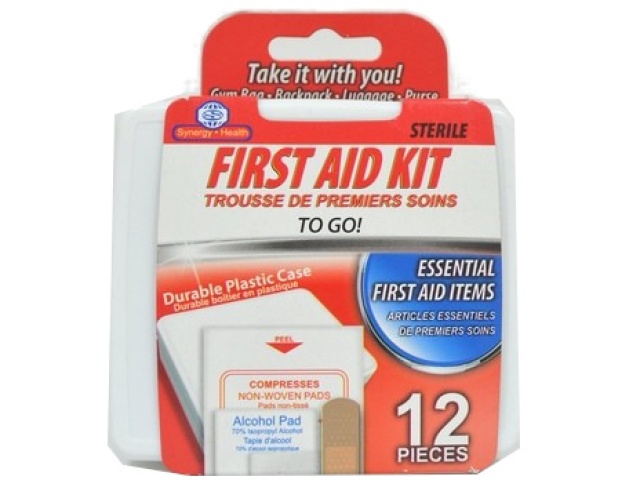 FIRST AID KIT W/PLASTIC CASE